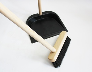 Ensemble de <span class=keywords><strong>pelle</strong></span> à poussière <span class=keywords><strong>et</strong></span> de brosse en métal avec balai à long manche - Product Image 1