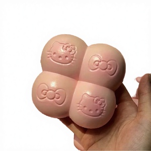 Jouets à presser en gros de Chine : Jouets Squishy en forme d'émoticônes, de cônes, de biscuits sandwich, de gaufres et de gâteaux, en PU, à rebond lent, pour enfants de 14 ans et plus, unisexe - Product Image 2