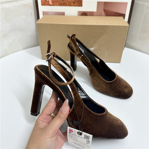 Nuove <span class=keywords><strong>scarpe</strong></span> primavera ZRA da donna <span class=keywords><strong>con</strong></span> <span class=keywords><strong>tacco</strong></span> alto a punta tonda <span class=keywords><strong>con</strong></span> superficie in velluto e tacchi spessi - Product Image 3