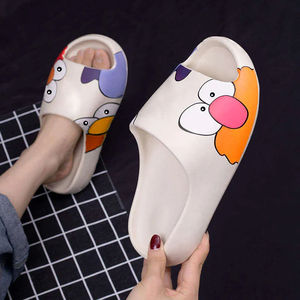 Nouvelles sandales unisexes avec LOGO imprimé personnalisé chaussures d'extérieur à logo sandales plates pour hommes sandales de plage en EVA pantoufles pour hommes - Product Image 5