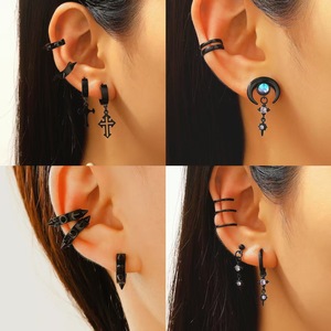 स्ट्रीट डार्क पंक स्पिड रिवेट तितली सुपर कूल महिलाओं के सोने की प्लेटेड स्टेनलेस स्टील स्टड इयररिंग्स हिप-हॉप ट्रेंडी - Product Image 2