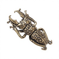 Ornement en laiton massif de style chinois, en forme de coléoptère réaliste, animal de compagnie pour le thé, accessoire de cérémonie du thé, décoration de bureau, objet artisanal à transporter