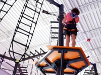 Zone de saut Projet personnalisé Divertissement familial intérieur Salle de jeux Systèmes de jeu interactifs Parc de trampoline avec parcours de corde