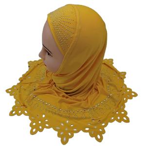 Hijab instantané en soie de glace avec broderie de diamants doux pour les enfants musulmans islamiques Hijab instantané personnalisé - Product Image 2
