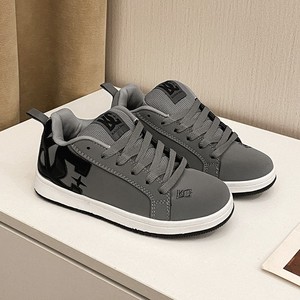 Scarpe da Corsa Classiche Retrò Leggere con Lacci per Uomo e Donna, Stile Sportivo Tinta Unita Traspirante e Confortevole per la Stagione Autunnale - Product Image 1
