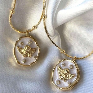 Collar de álbum de fotos DIY de moda con función de apertura y cierre, colgante de caja de fotos con flecha de Cupido de latón dorado, marco de fotos de circonita para mascotas - Product Image 3