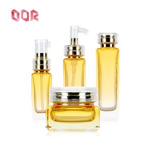 Ensemble de flacons cosmétiques carrés transparents à dégradé jaune personnalisés de 50 g, 40 ml, 100 ml, 120 ml, tête de pompe pour crème pour le visage, lotion - Product Image 1
