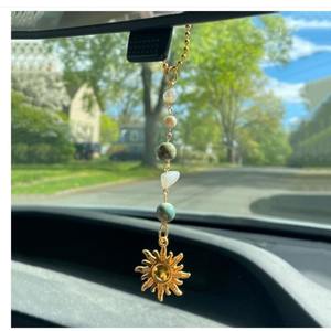 Colgante de cristal para coche con perlas y cuentas de piedra para decoración interior del coche, regalo unisex - Product Image 1