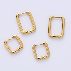 Petites boucles <span class=keywords><strong>d</strong></span>'oreilles huggie en acier inoxydable plaqué or 18k pour filles - Product Image 1