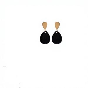 Boucles d'oreilles créoles en résine en forme de goutte d'eau, couleur noire, plaqué or, bijoux classiques et élégants pour femmes, cadeaux d'anniversaire et de fête pour femme - Product Image 1