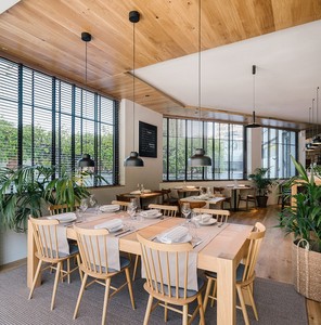 Silla de Restaurante Comercial de Madera Maciza Resistente, Respaldo <span class=keywords><strong>Vertical</strong></span> de Listones, Asiento de Cuero PU, Silla de Restaurante Clásica para Cafetería - Product Image 1