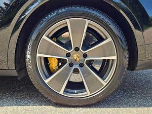 <span class=keywords><strong>Porsche</strong></span> <span class=keywords><strong>Cayenne</strong></span> <span class=keywords><strong>E</strong></span>-<span class=keywords><strong>Hybrid</strong></span> Turbo S SUV d'<span class=keywords><strong>occasion</strong></span> 2024 : Économique et Performant - Product Image 3