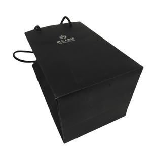 ถุงกระดาษเคลือบสีน้ำตาลสำหรับบรรจุภัณฑ์เสื้อผ้า งานฝีมือ เทียน รีไซเคิลได้ ปรับแต่งได้ พร้อมหูรูด - Product Image 5