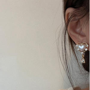 Orecchini a forma di cuore in oro con goccia di perla finta per donna, gioielli da matrimonio, design carino, lega di zinco placcata oro - Product Image 5