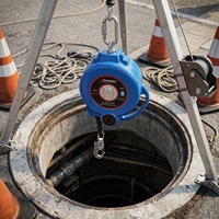 Dispositif d'arrêt de chute pour secours en espace confiné, ligne de vie à câble auto-rétractable manuelle de 20 m pour suspension sur trépied