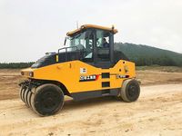 Compacteur à pneus de marque supérieure XCM G 30 tonnes XP303 avec une force de compression de 670 kN et une efficacité élevée
