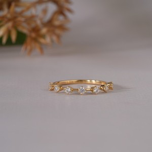 Anillo de oro delicado con diamantes para mujer, diseño minimalista para uso diario, joyería elegante y ligera para chicas - Product Image 1