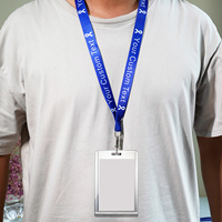 Lanières d'identification pour étudiants en polyester écologiques réglables avec attache de sécurité détachable. Logo scolaire personnalisé imprimé par transfert thermique