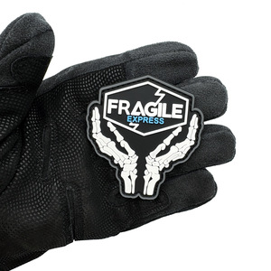 Kojima Production <span class=keywords><strong>Death</strong></span> <span class=keywords><strong>Stranding</strong></span> Fragile Express PVC Hook Loop สำหรับแฟนเกม ติดกระเป๋าเป้ เสื้อแจ็คเก็ต หมวก เสื้อกั๊ก คอสเพลย์ กระเป๋า ของตกแต่ง - Product Image 3