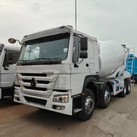 Camion malaxeur à béton d'occasion en bon état, robuste, avec moteur d'origine