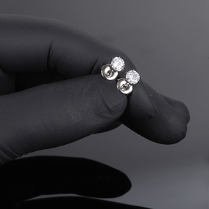 <span class=keywords><strong>Pistolet</strong></span> de perçage d'oreille stérilisé jetable sans kit de machine de perçage de douleur Cartilage <span class=keywords><strong>Tragus</strong></span> Piercing de lobe d'oreille corps de goujon d'oreille intégré - Product Image 3