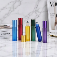 Flacon roll-on en verre givré noir mat de 10 ml pour huiles essentielles et parfums, avec bouchon en aluminium et bille roulante en acier