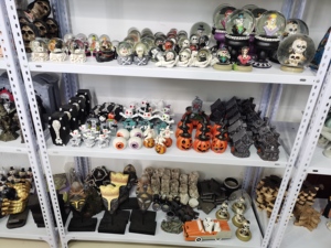 कस्टम आकार राल खोपड़ी सिर शिल्प मूर्ति सजावट, दिन के मृत हेलोवीन Polyresin खोपड़ी कलम धारक चश्मा/फोन धारक - Product Image 5