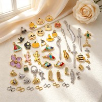 F409 Dijes de estilo de vida chapados en oro PVD, impermeables, con diseños de calabaza, fantasma, botas, serpiente, pez y flor, esmaltados, para joyería DIY
