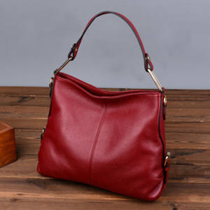 Bolso de piel de vaca suave con asa para el hombro, un bolso cruzado retro y sencillo de gran capacidad para mujer - Product Image 4