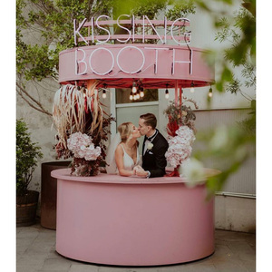 Personalizado al aire libre de pie revista fotomatón de metal redondo de la boda propuesta de besos cabina - Product Image 2