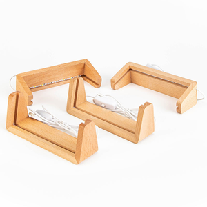 Cornice Fotografica in Legno Illuminata a LED 3D a Forma di U, Cornice in Legno Massiccio per Foto da 6, 7, 8 Pollici con Funzione Luce Notturna 3D - Product Image 3