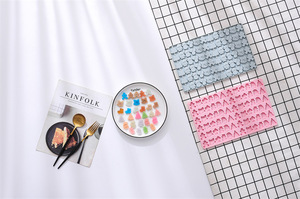 Moldes de Silicona para Pastel con Diseño Navideño de 72 Cavidades, Reutilizables, de Grado Alimenticio, Lindos Moldes Magnéticos de Silicona para Chocolate, Dulces y Hielo - Product Image 3