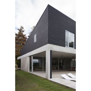 Villa moderne à ossature légère en acier, design extérieur avec base en béton et revêtement noir pour usage résidentiel - Product Image 4