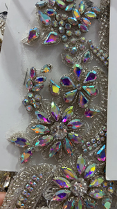 Applicazione in Pizzo con Perline di Strass <span class=keywords><strong>Verde</strong></span> Scuro Delicato, Coppia di Patch Scintillanti in Cristallo Artigianale per Corsetti di Alta Moda e Costumi da Ballo - Product Image 3
