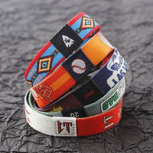 สายรัดข้อมือผ้าโพลีเอสเตอร์พิมพ์ลายสีสันสดใสแบบกำหนดเอง เป็นมิตรกับสิ่งแวดล้อม สำหรับงานเทศกาล พร้อมเทคนิคการพิมพ์แบบซับลิเมชั่น - Product Image 6