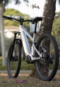 <span class=keywords><strong>Bicicleta</strong></span> Eléctrica <span class=keywords><strong>de</strong></span> Montaña Ligera <span class=keywords><strong>de</strong></span> Aleación <span class=keywords><strong>de</strong></span> Aluminio con Suspensión Trasera, 500W, 48V, 12 Velocidades, Batería <span class=keywords><strong>de</strong></span> Litio <span class=keywords><strong>de</strong></span> 15AH para Adultos, para Desplazamientos Urbanos - Product Image 6