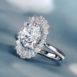 Anello con Zirconia Cubica a Forma Floreale per Donne, Gioiello Elegante e alla Moda con Stile Classico - Product Image 2