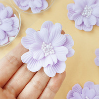 Fleurs de chocolat fondantes Sakura à double couche élégantes | Décorations de centre de bonbons perlés pour la garniture de gâteau et la cuisson de dessert