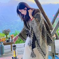 Damen Herbst Winter Strick-Poncho Cardigan Boho Ethnisch Geometrisch Farbblock Cape Schal Wickel mit Quasten Fransen Loser Pullover Oberbekleidung