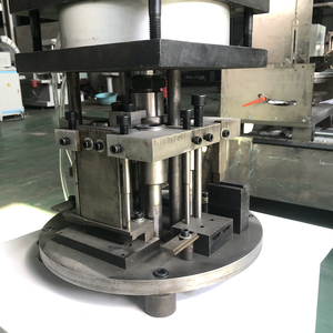 Machine à poinçonner pneumatique pour profilés en <span class=keywords><strong>aluminium</strong></span> pour fenêtres et portes - Product Image 5