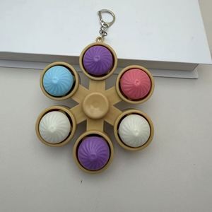 Bonito juguete antiestrés creativo de plástico con luz LED en forma de dumpling, spinner de dedo para decoración de bolsos y llaveros, al por mayor - Product Image 1