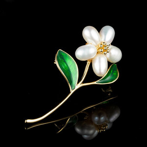 Freshwater Pearl Flower Brooch Zinc Alloy Gold Tone Women's Pin Gift Accessory - Product Image 4