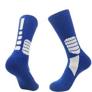 Chaussettes de sport pour hommes en gros : Chaussettes de basketball et de course à compression, rembourrées, avec options personnalisées - Product Image 3