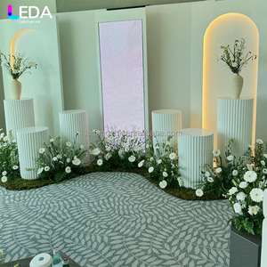 ฉากหลังงานแต่งงานอะคริลิคทรงสี่เหลี่ยมโค้งสีขาวแบบสามชิ้นพร้อมจอแสดงผล LEDA - Product Image 4