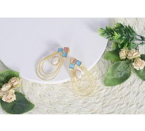 Pendientes de Aro Dobles para Mujer, Joyería Elegante y Moderna con Diseño Entrelazado, Accesorio Ligero y Estilizado para Uso Diario y Ocasiones Especiales - Product Image 6