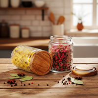 Vente en gros de pots à bougies en verre gaufré de 700 ml, colorés, ronds et droits, avec couvercle en bois gaufré à vis.