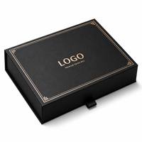 Boîte cadeau en carton rigide gris avec logo personnalisé, fermeture magnétique, gaufrage et marquage à chaud