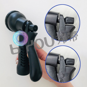 Aspersor de 8 Boquillas con Ángulo de Rociado Plano y Cono Central Completo para Regar Plantas, Lavar Autos y Mascotas, Limpiar Pisos - Product Image 5