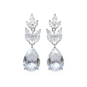 Boucles d'oreilles pendantes en or blanc E1485 avec cristaux, forme goutte d'eau, sertissage griffe, style classique pour femme, bijoux de mariage - Product Image 1