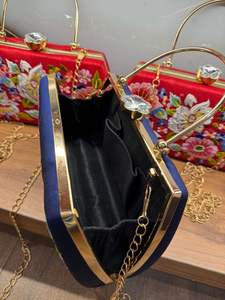 Embrayage sur mesure est habilement fait à la main par des artisans qui mélangent l'artisanat traditionnel avec l'esthétique du design moderne - Product Image 4